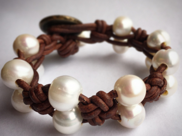 leather pearl bracelet 